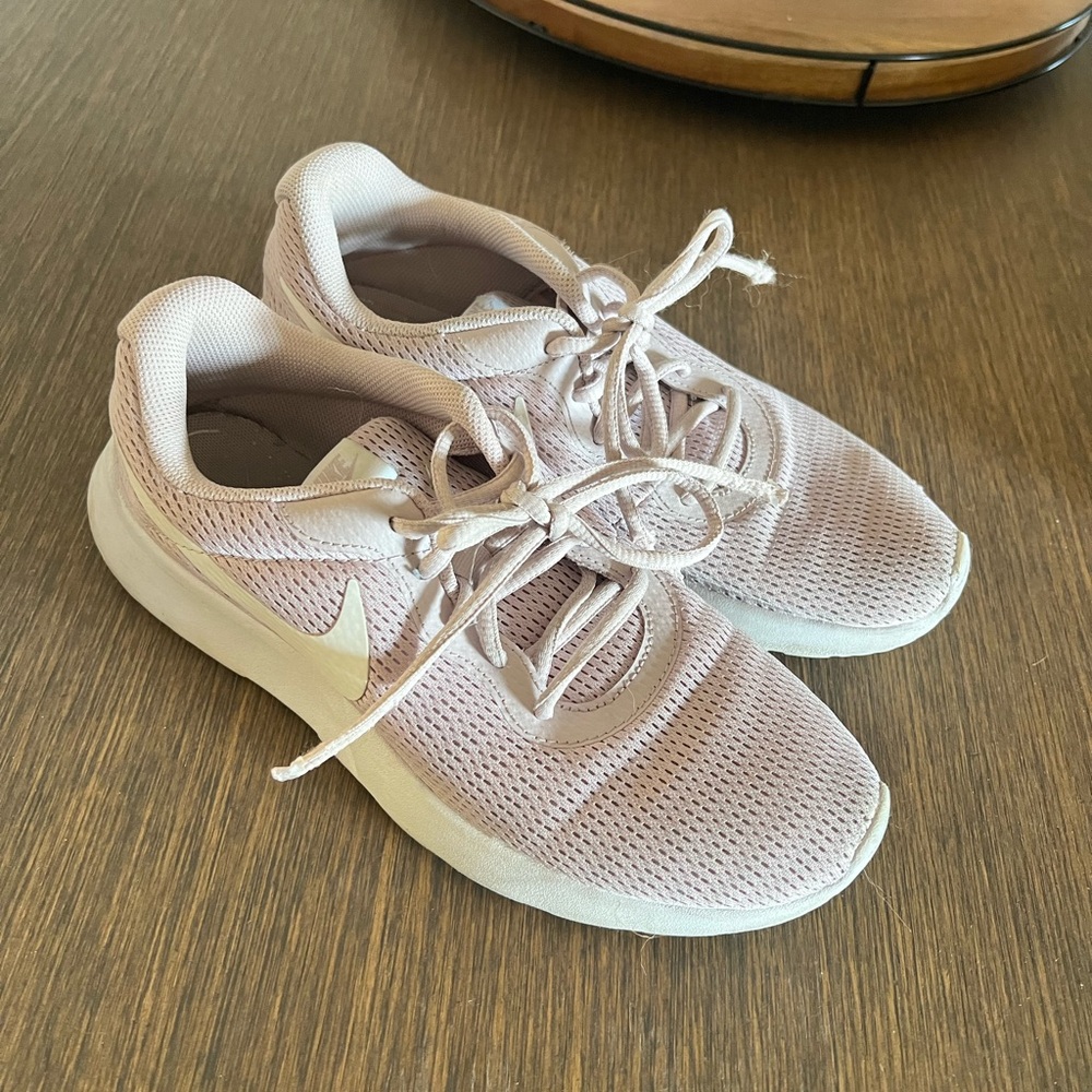 Women’s Nike shoes